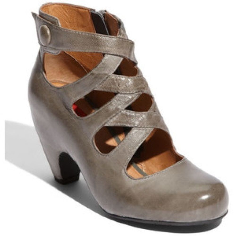 Anthropologie Sz. 7.5 Tillman Sage Green Pumps